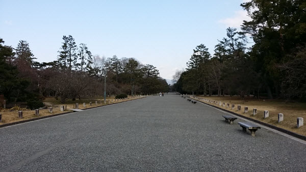 広い敷地の京都御苑